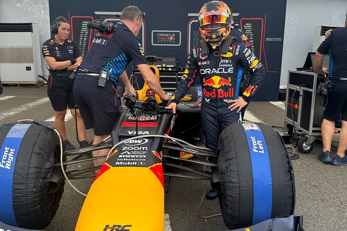 角田裕毅、レッドブルRB8で台湾の街を駆け抜ける！ シニアチーム