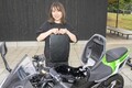 普通のバイクのスタイリングが安心感を生む！ カワサキの原付二種電動バイク『Ninja e-1』に試乗します～小野木里奈の○○○○○日和～