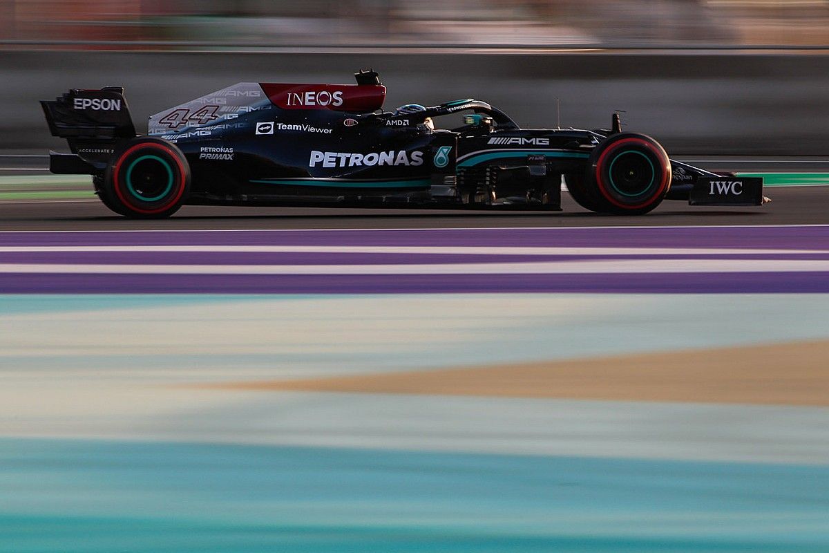 F1サウジアラビアGP FP1速報：ハミルトンが首位発進。フェルスタッペンが2番手に続く