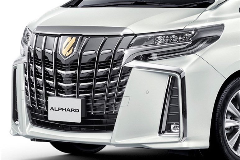 ほぼ新車のアルファード