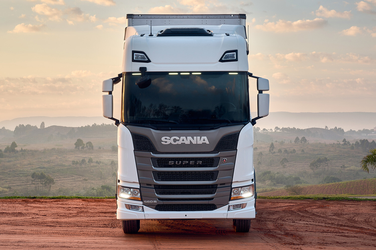 輸送業界の若手人材確保に「クールな輸入トラックに乗れるよ」はいかが？　スカニアが試験導入しやすい「サブスクdeスグ乗り」サービスをスタート