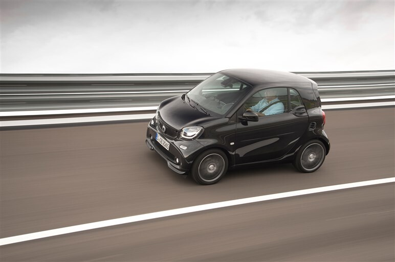 スマート ブラバス フォーツー試乗。欧州では約230万円～