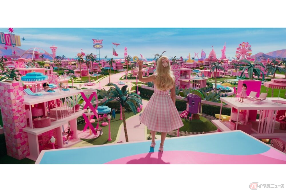 世界的ファッションドールを実写映画化！ ど派手ピンク旋風が日本上陸『バービー』