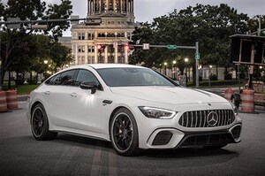 AMG GTとパナメーラ。超高性能4ドアクーペ2台はスタンスが違う