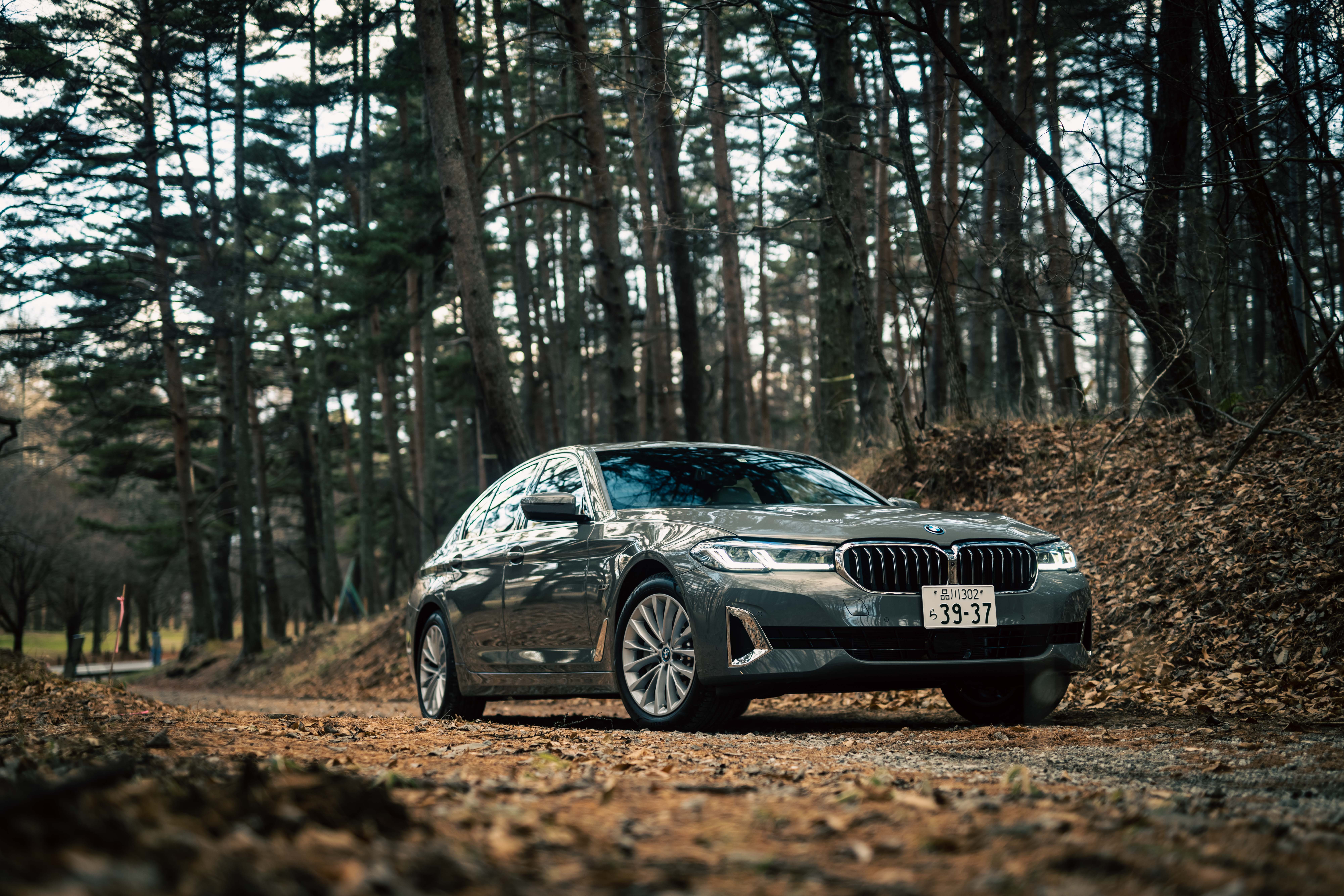 伝統のセダン、魅力は褪せない──新型BMW 530e Luxury Edition Joy+試乗記