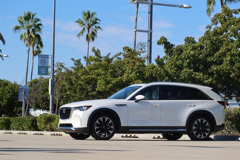 乗り心地改善!? 広さは？ CX-90に米で乗ったら新型3列SUV CX-80の姿が見えてきた