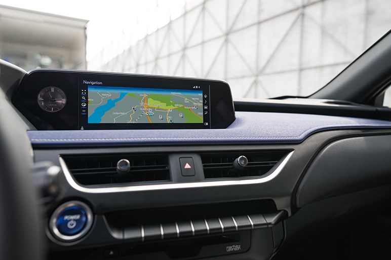レクサス最小の新型クロスオーバーUXに初試乗。期待の走りはどうだった？