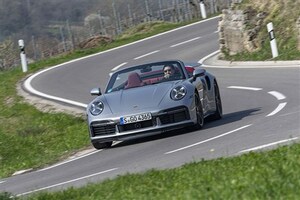 新型911ターボSは新シャシーや空力システムにタイヤ温度モニターまで装備して走りを進化させた