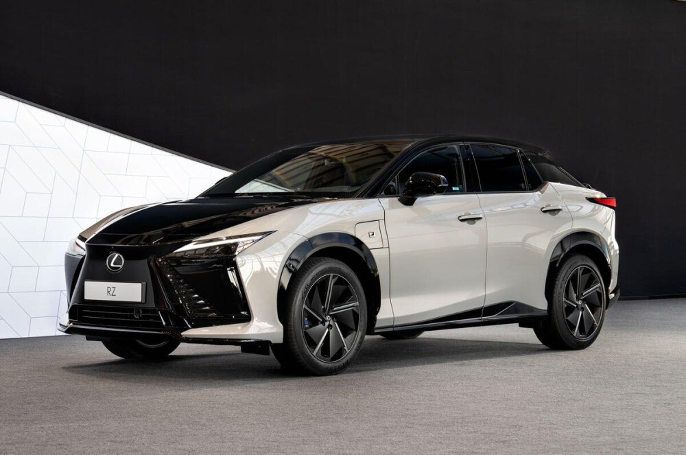 ステアバイワイヤ採用　レクサス、英国で改良新型『RZ』発売　パワーアップした高級SUV