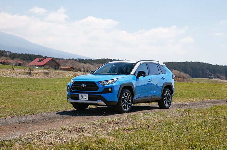 トヨタRAV4が日本に復活。若向けの派手なデザインだが走りや機能の完成度は高い