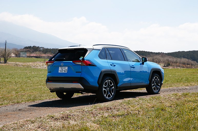 トヨタRAV4が日本に復活。若向けの派手なデザインだが走りや機能の完成度は高い