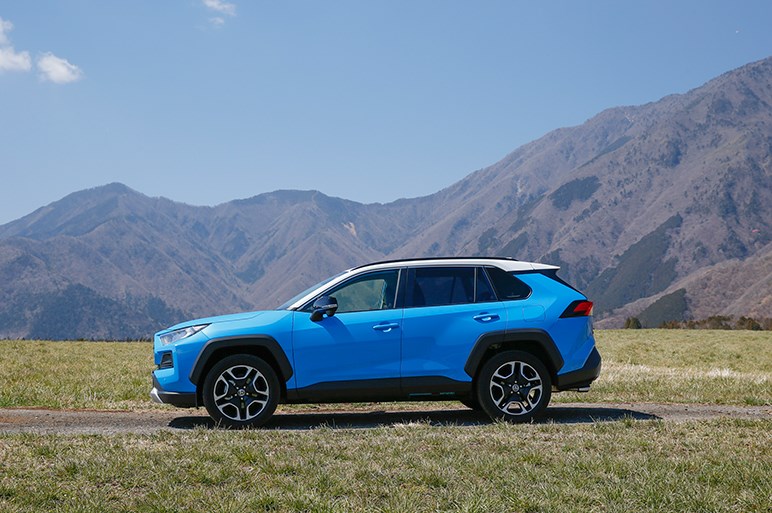 トヨタRAV4が日本に復活。若向けの派手なデザインだが走りや機能の完成度は高い