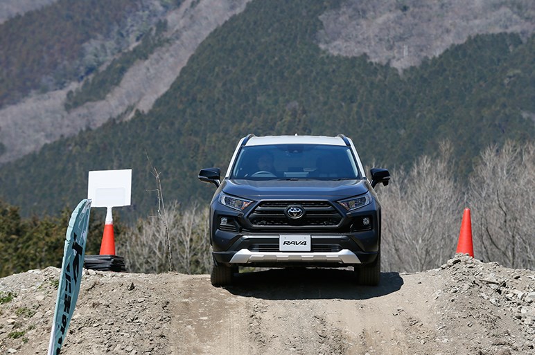 トヨタRAV4が日本に復活。若向けの派手なデザインだが走りや機能の完成度は高い