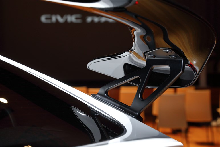 ホンダ、新型シビックタイプR発表。“ピュアエンジン・タイプRの集大成”として速さと走りの喜びを追求