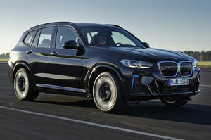 【デザイン刷新】BMW iX3　欧州でマイナーチェンジ発表　約30万円値下げも