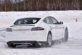 テスラ モデルS、プレミアムEVを氷上で試す