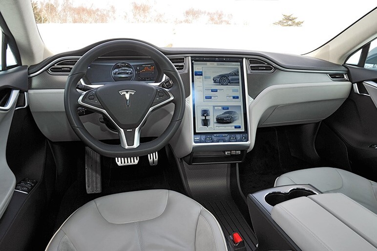 テスラ モデルS、プレミアムEVを氷上で試す