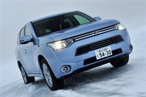 アウトランダーPHEVの次世代4WDで氷上走行