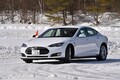 テスラ モデルS、プレミアムEVを氷上で試す