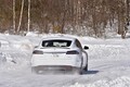 テスラ モデルS、プレミアムEVを氷上で試す