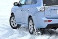 アウトランダーPHEVの次世代4WDで氷上走行