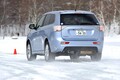 アウトランダーPHEVの次世代4WDで氷上走行