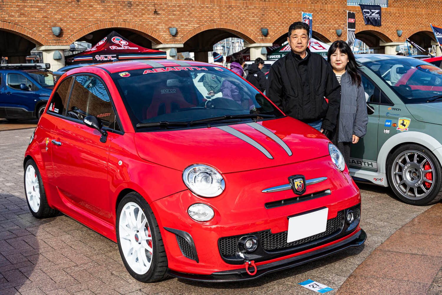 日本150台限定のアバルト「695 トリブートフェラーリ」に11年！「OZ」「スパルコ」「OMP」「ボンバルドン」…イタリアンブランドでセンスよくカスタム！