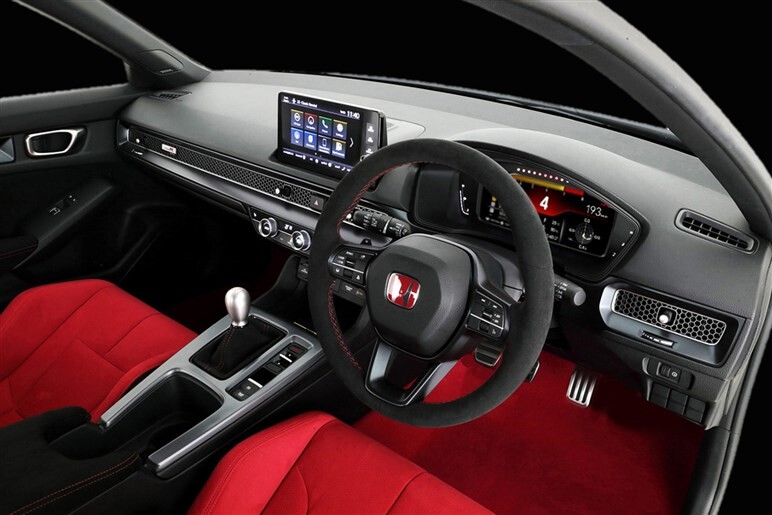 【彼らも胸中は複雑】MT車ってもう時代遅れなんだと思います…最近の若者の“リアル”な運転免許事情