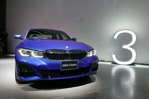 日本重視の新型BMW３シリーズ発表！ 320i SEの452万円から。320i M Sportの価格は据置の583万円！