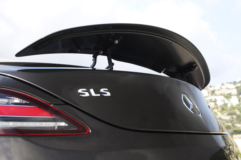 SLS AMG ロードスター　早くも試乗＆ギリ出し