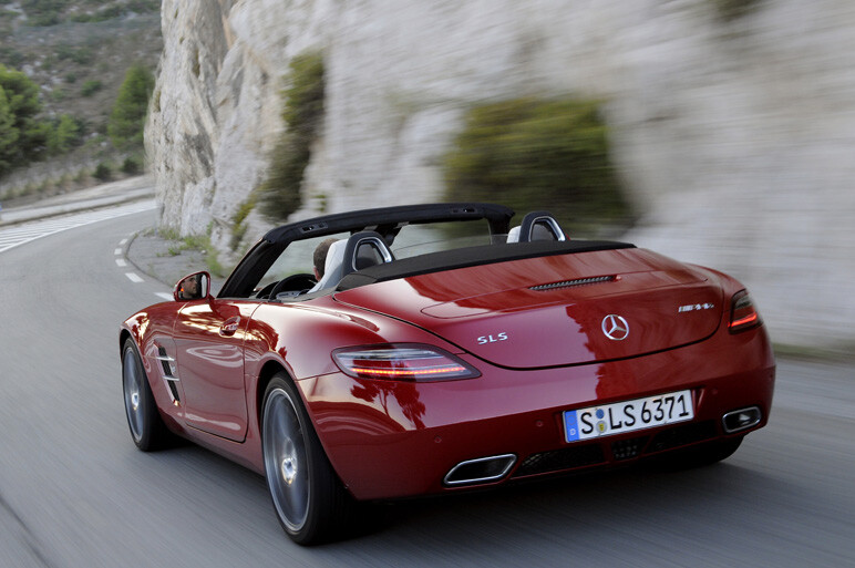 SLS AMG ロードスター　早くも試乗＆ギリ出し