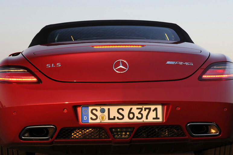 SLS AMG ロードスター　早くも試乗＆ギリ出し