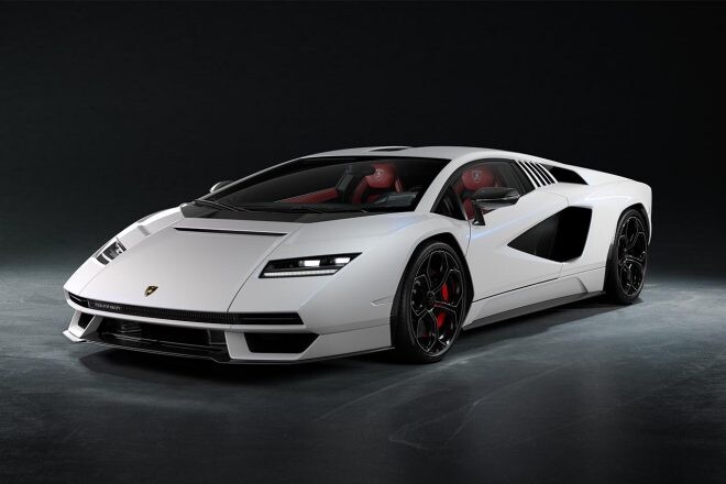ランボルギーニが50周年を記念し限定112台で伝説の『カウンタック』を現代に復刻