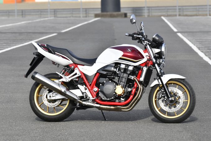 実車公開 大型バイクの王道 ホンダの新型 Cb1300sf と Cb1300sb はspもいいけど スタンダードに存在感アリ 21新車ニュース Honda Cb1300 Super Four Super Bol D Or Webオートバイ 自動車情報サイト 新車 中古車 Carview