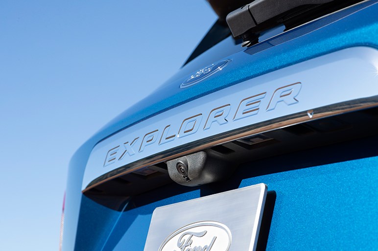 米フォード、新型エクスプローラー初となる高性能版STを発表  ハイブリッドの設定も