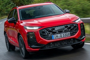 ほぼ弱点ナシ？　新型 アウディQ3　堅実モデルチェンジ　ウインカー／ワイパーのレバー省略