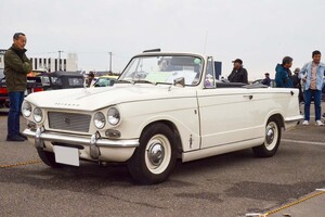 トライアンフ「ヴィテス コンバーチブル」は2台目の英国オープンカー……ともうひとつの大切な趣味にも没頭
