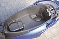 収納はスクーターの命! 国産125ccスクーター5台のシート下を比較してみた〈アヴェニス125／アドレス125／ジョグ125／アクシスZ／リード125〉