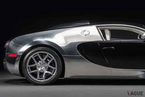 中東向けにわずか5台が限定生産された“史上最速のスーパーカー”がオークション登場 予想価格は3億円超え 15年前に登場した最高時速400キロの「スゴいブガッティ」とは