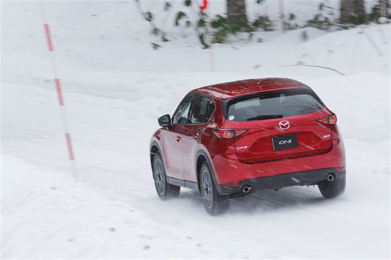 新型CX-5に雪上試乗。「GVC」と「i-アクティブAWD」の効果を体感した