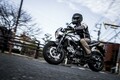 クルマ好きたちよ、今こそバイクに乗るべし〈スズキSV650X試乗記〉