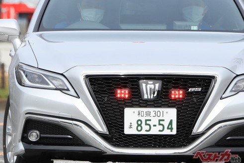 ついに出た 2系クラウン覆面パトカー 交通用パトカー 気になるエンジンは 外装の見分けポイントは ベストカーweb 自動車情報サイト 新車 中古車 Carview