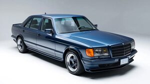 【このAMGなんぼ？】AMG創始者が知人にクリスマスに贈ったユニークな一台「メルセデス 500 SEL 5.0 AMG “ブルーベリー”」がオークション出品された