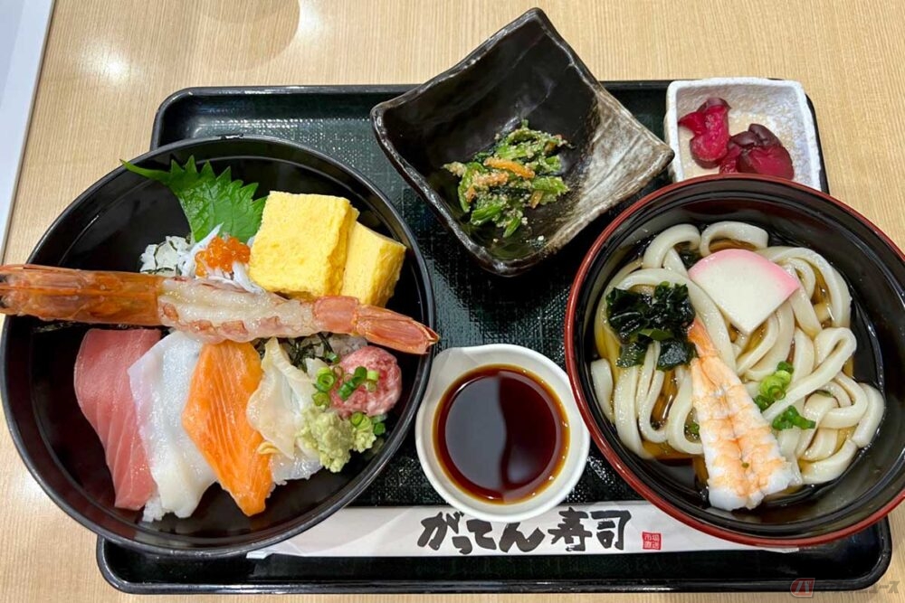 赤海老の主張が凄い！　東名高速「海老名SA」で名物を謳う「海鮮丼定食」を堪能！