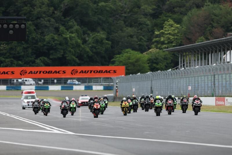 【カワサキ】Ninja ZX-25R のワンメイクレース「2025 Ninja Team Green Cup 第2戦 岡山国際サーキット」の開催レポートを公開