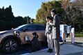 女優の小雪さんも大満足！　日産とNEXCO中日本がEVオーナー向けの「エコ洗車」と「特別なドリンク」提供のプロジェクトを実施