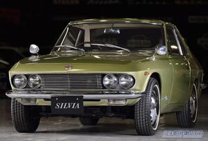 「走る宝石」と賞賛されたシャープでエッジの効いた直線的なラインと継ぎ目の少ない面構成。まさにハンドメイドの「工芸品」だった！