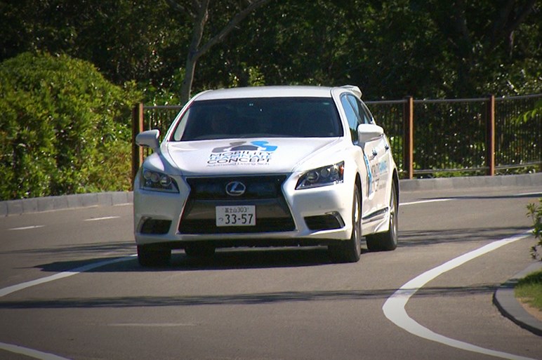 自動運転で事故が起きたら誰が責任を負うのか考えてみる