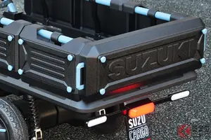 スズキの「免許が要らない“チビ軽トラ”!?」に反響殺到！ 「本気で欲しい」「免許返納した祖父母にピッタリ」の声も！ 1人乗り超小型ボディ×4輪走行で安全な「スズカーゴ」が話題に！