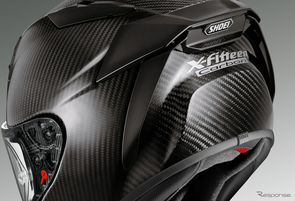 SHOEIのフラッグシップヘルメットに限定「カーボン」仕様が登場